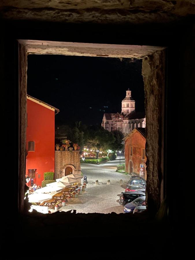 Alloggio La Torre Fossanova Priverno Bagian luar foto