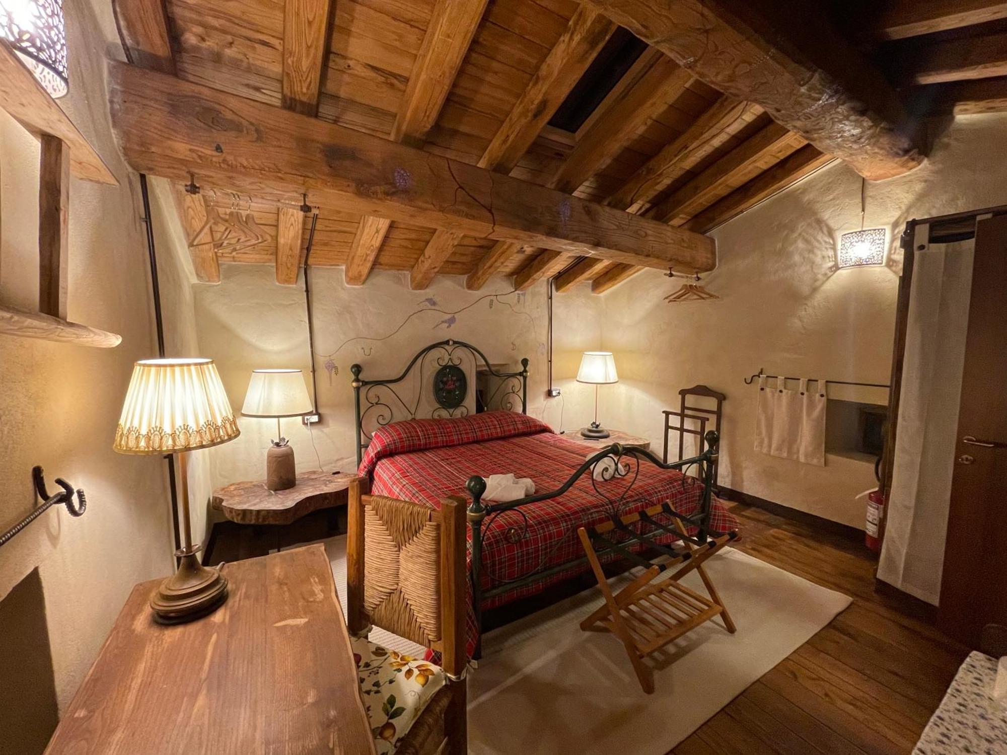 Alloggio La Torre Fossanova Priverno Bagian luar foto